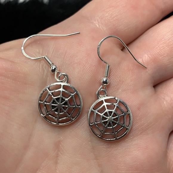 🖤🖤🖤Spider Web Halloween Earrings - Picture 3 of 8